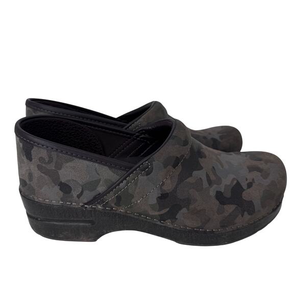 Dansko Professional Slip-On Clog Womens 40 9.5-10 Camo Slip-Resistant - Picture 6 of 11